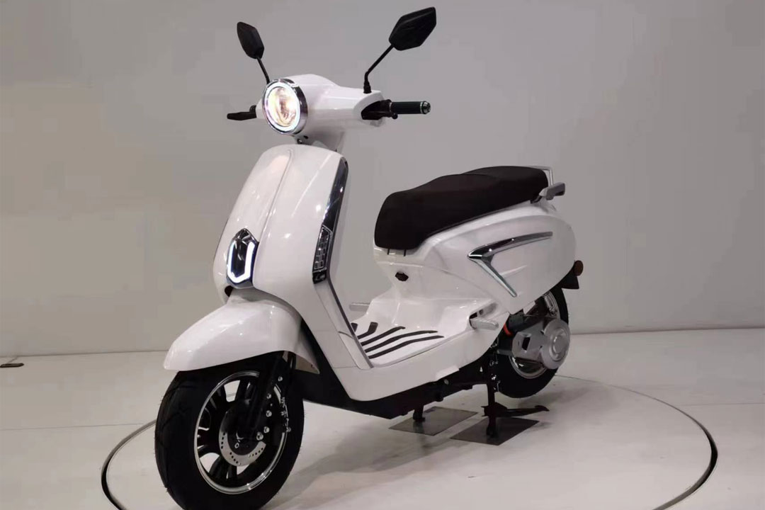 Modern Yapay Zeka Teknolojisinin ve Elektrikli Mopedlerin Gelişimi - Cyclemix