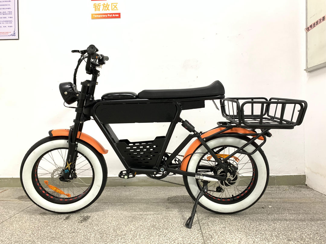 Cruising the City Electric Bicycle with White Wall Tires Adds Speed and Passion to Your Journey 01 -Cyclemix