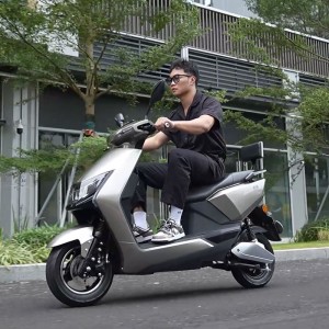 Sepeda motor listrik dengan pedal 2000W 72v20a32a 45kmh (sertifikasi EEC) (Model YW-06) Gambar02